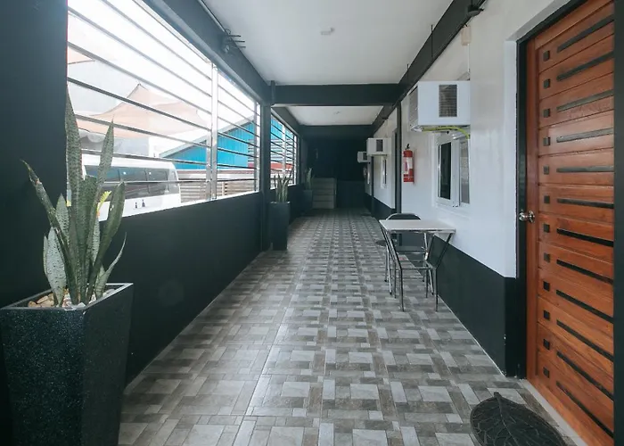 Reddoorz At Walk Apartelle Antipolo 公寓式飯店 4*